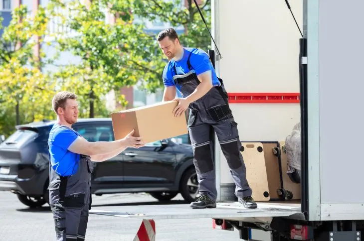 Umzugshelfer machen den Umzug leicht Umzugshelfer machen den Umzug leicht